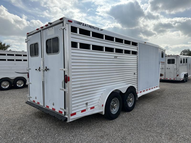 2000 Featherlite 3H GN with Dressing Room Horse Trailer 4 2000 Featherlite 3H GN with Dressing Room Horse Trailer