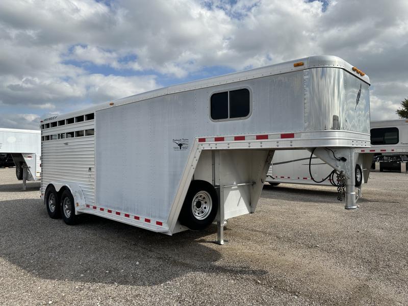 2000 Featherlite 3H GN with Dressing Room Horse Trailer 3 2000 Featherlite 3H GN with Dressing Room Horse Trailer