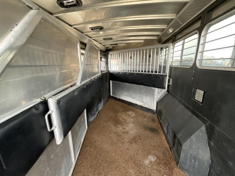 2014 Logan Coach RAZ4GNHDLQ 40' 4 horse Razor GN Horse Trailer**WITH WALK IN CLOSET** 40 PRE-OWNED 2014 Logan Coach RAZ4GNHDLQ 40' 4 horse Razor GN Horse Trailer**WITH WALK IN CLOSET**