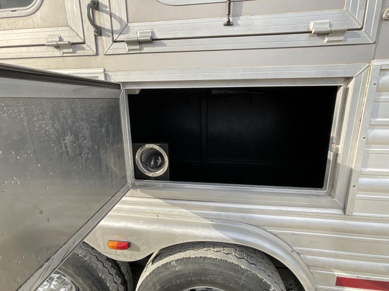 2014 Logan Coach RAZ4GNHDLQ 40' 4 horse Razor GN Horse Trailer**WITH WALK IN CLOSET** 30 PRE-OWNED 2014 Logan Coach RAZ4GNHDLQ 40' 4 horse Razor GN Horse Trailer**WITH WALK IN CLOSET**