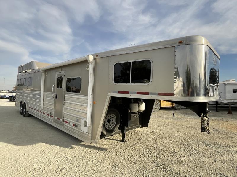 2014 Logan Coach RAZ4GNHDLQ 40' 4 horse Razor GN Horse Trailer**WITH WALK IN CLOSET** 4 PRE-OWNED 2014 Logan Coach RAZ4GNHDLQ 40' 4 horse Razor GN Horse Trailer**WITH WALK IN CLOSET**