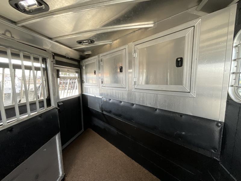 2014 Logan Coach RAZ4GNHDLQ 40' 4 horse Razor GN Horse Trailer**WITH WALK IN CLOSET** 44 PRE-OWNED 2014 Logan Coach RAZ4GNHDLQ 40' 4 horse Razor GN Horse Trailer**WITH WALK IN CLOSET**