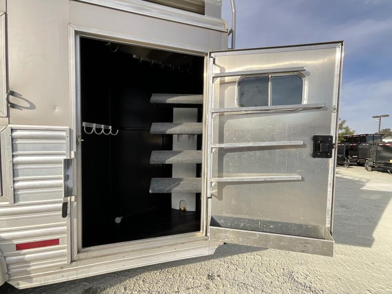2014 Logan Coach RAZ4GNHDLQ 40' 4 horse Razor GN Horse Trailer**WITH WALK IN CLOSET** 33 PRE-OWNED 2014 Logan Coach RAZ4GNHDLQ 40' 4 horse Razor GN Horse Trailer**WITH WALK IN CLOSET**