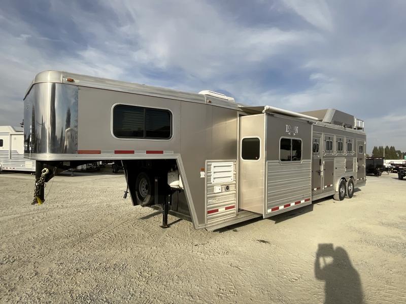 2014 Logan Coach RAZ4GNHDLQ 40' 4 horse Razor GN Horse Trailer**WITH WALK IN CLOSET** 3 PRE-OWNED 2014 Logan Coach RAZ4GNHDLQ 40' 4 horse Razor GN Horse Trailer**WITH WALK IN CLOSET**