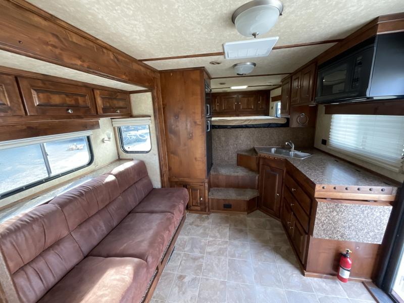 2014 Logan Coach RAZ4GNHDLQ 40' 4 horse Razor GN Horse Trailer**WITH WALK IN CLOSET** 19 PRE-OWNED 2014 Logan Coach RAZ4GNHDLQ 40' 4 horse Razor GN Horse Trailer**WITH WALK IN CLOSET**