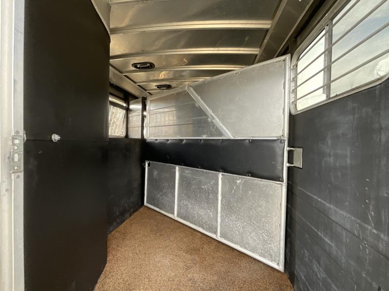 2014 Logan Coach RAZ4GNHDLQ 40' 4 horse Razor GN Horse Trailer**WITH WALK IN CLOSET** 38 PRE-OWNED 2014 Logan Coach RAZ4GNHDLQ 40' 4 horse Razor GN Horse Trailer**WITH WALK IN CLOSET**