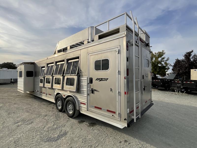 2014 Logan Coach RAZ4GNHDLQ 40' 4 horse Razor GN Horse Trailer**WITH WALK IN CLOSET** 5 PRE-OWNED 2014 Logan Coach RAZ4GNHDLQ 40' 4 horse Razor GN Horse Trailer**WITH WALK IN CLOSET**