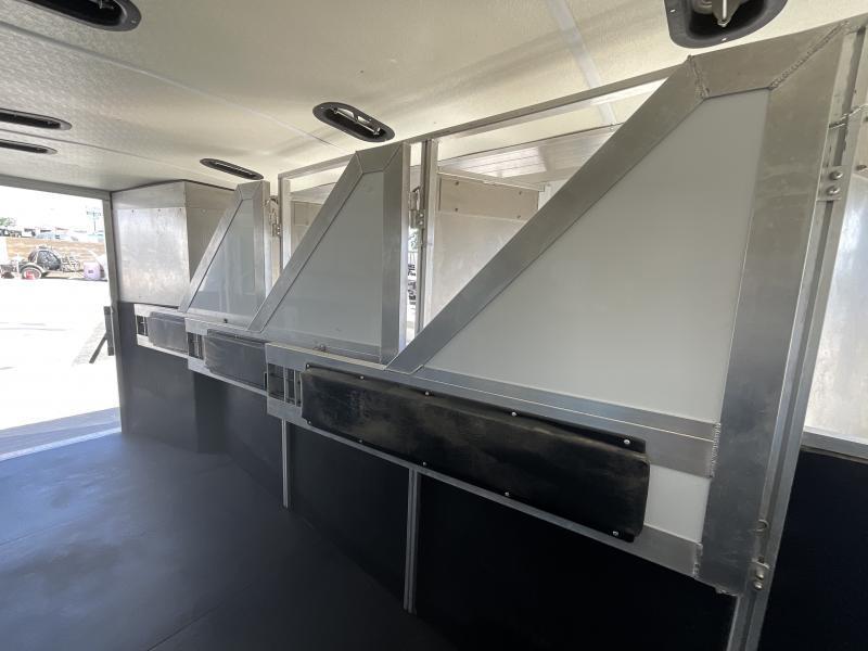 2005 Jamco 4 Horse Gooseneck Trailer 31 2005 Jamco 4 Horse Gooseneck Trailer