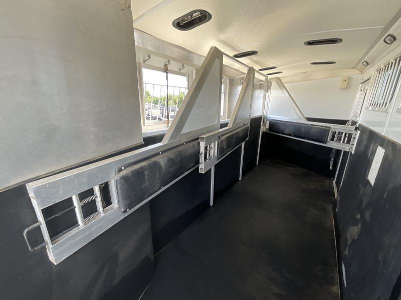 2005 Jamco 4 Horse Gooseneck Trailer 29 2005 Jamco 4 Horse Gooseneck Trailer