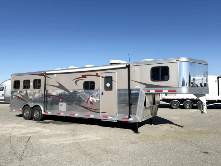 Living Quarter Horse Trailers for Sale in Maine