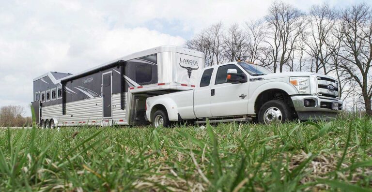 Living Quarter Horse Trailers for Sale in North Dakota