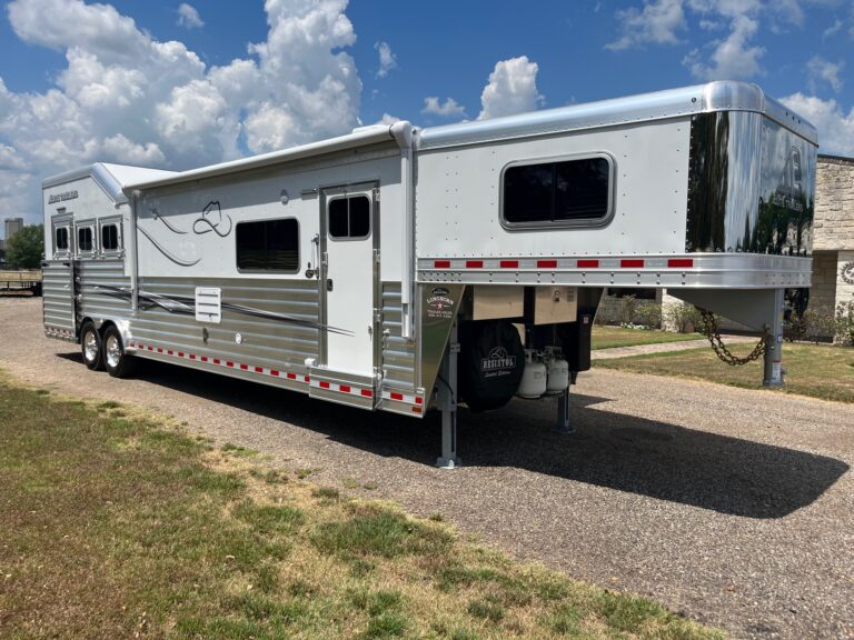 Living Quarter Horse Trailers for Sale in Oregon