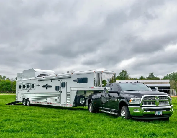 Living Quarter Horse Trailers for Sale in Wisconsin 24 Living Quarter Horse Trailers for Sale in Wisconsin