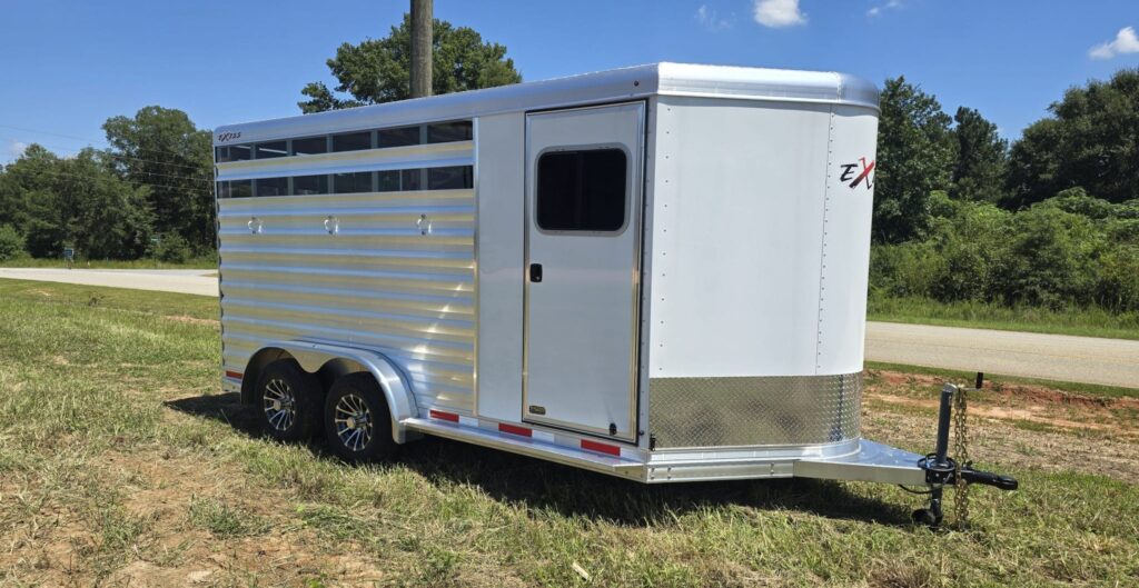 Three Horse Trailers for Sale in Illinois and Pennsylvania 2 Three Horse Trailers for Sale in Illinois and Pennsylvania
