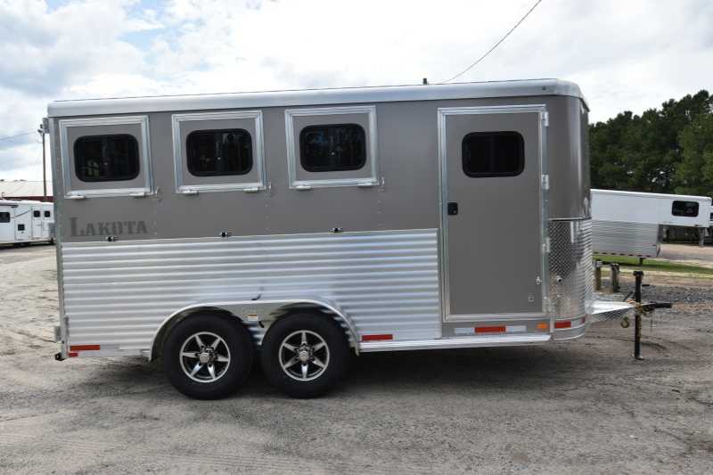 Three Horse Trailers for Sale in Kentucky and Tennessee 2 Three Horse Trailers for Sale in Kentucky and Tennessee