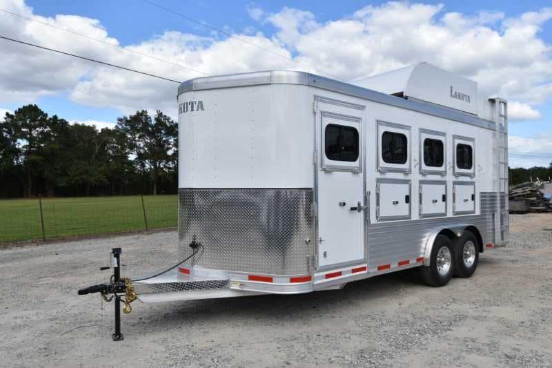 Four Horse Trailers for Sale in Illinois and Pennsylvania 2 Four Horse Trailers for Sale in Illinois and Pennsylvania