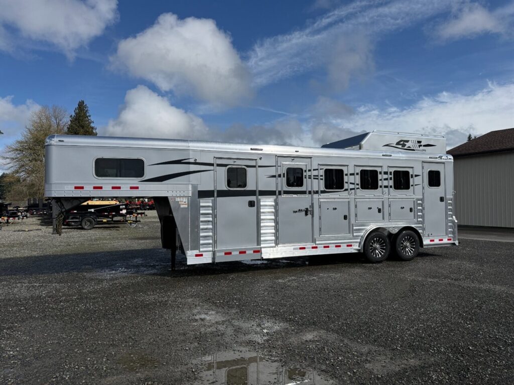 Four Horse Trailers for Sale in Iowa and Nebraska