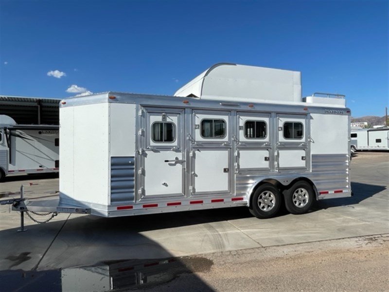 Four Horse Trailers for Sale in Michigan and Wisconsin 2 Four Horse Trailers for Sale in Michigan and Wisconsin